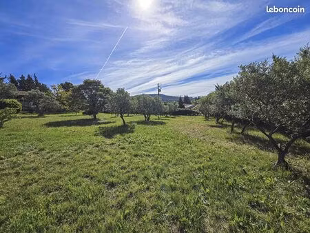 terrain 550 m² aups