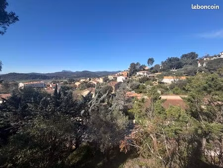 villa calme vue panoramique sur le village