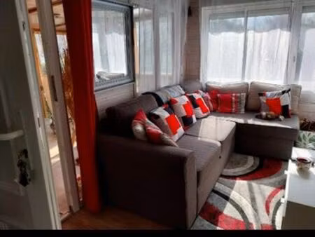 je vends mon mobilhome entièrement équipé avec jardin 180m2 plus parking