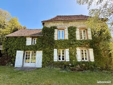jolie maison de campagne dans environnement rare