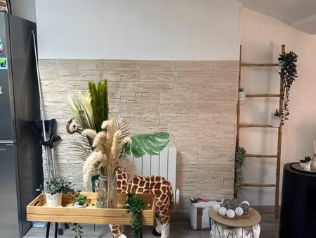 t2 meublé 49 m² rénové à neuf – centre-ville montluel