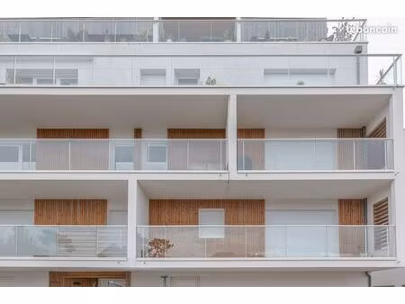 t2 récent avec grand balcon proche commodités notre dame de monts (85)