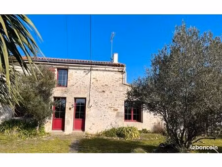 maison en pierre à sainte foy