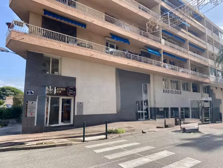 vente commerce 1080 m² hyères (83400)