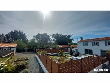 domaine 3 maisons + piscine sur 1 hectare