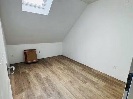 ? t3 70 m² – 2ème et dernier étage – poutres apparentes – entièrement rénové – disponible 