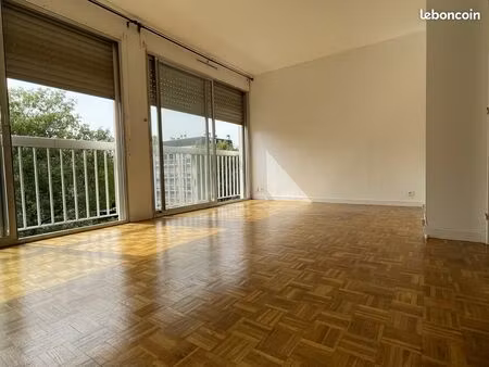 a louer appartement lumineux de 30 m² au centre de soissons dans résidence calme  verdoyan