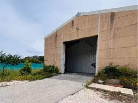 local entrepôt 75m2