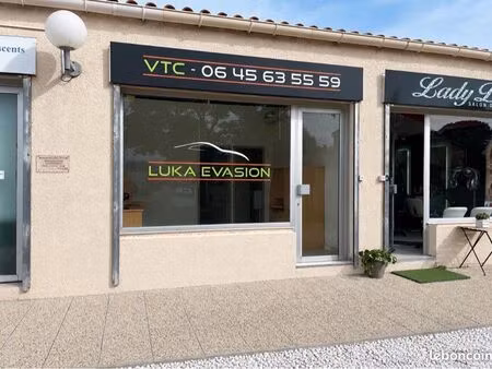 local commercial de 30 m2   grande visibilité  emplacement premium   la crau