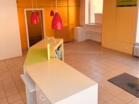 ? immeuble commercial avec logements et dépendances – fort potentiel – villeneuve-sur-alli