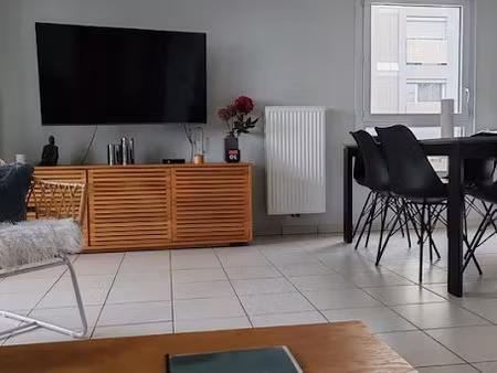 location meublée appartement 3 pièces 64 m² à decines-charpieu (69150)  1 200 €