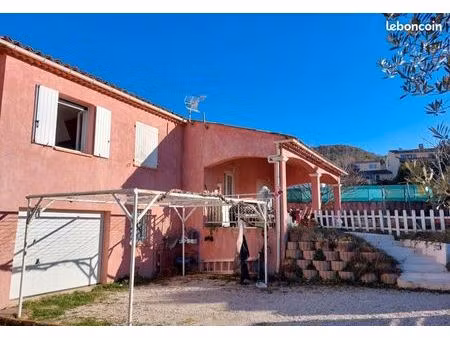 maison familiale et lumineuse avec jardin et terrasses