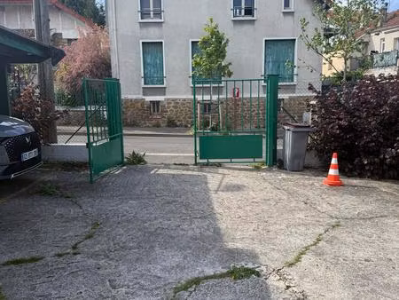 place de parking a louer