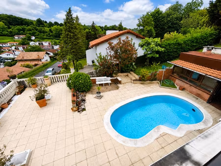 urrugne maison 150m2 terrain 750m2 txoko véranda et piscine