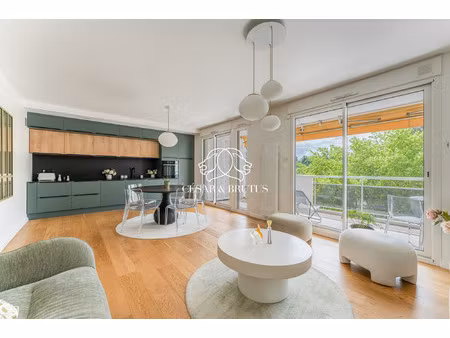 appartement traversant t3 de standing entièrement rénové avec