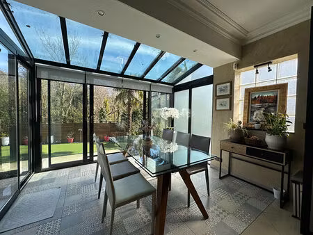 maison d'architecte avec piscine   verrières-le-buisson   dpe c  pompe à chaleur  isolatio