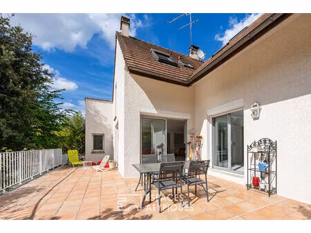la maison contemporaine en plein centre-ville