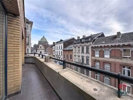 appartement lumineux avec balcon au cœur de charleroi.