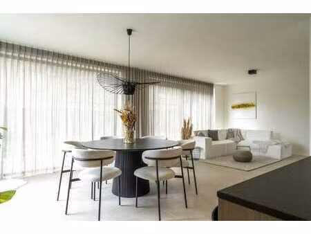 prachtig afgewerkte nieuwbouwwoning met centrale ligging