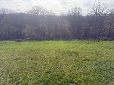 beau terrain idéalement situé dans une rue résidentielle ent