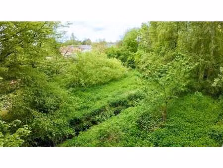 spacieux terrain