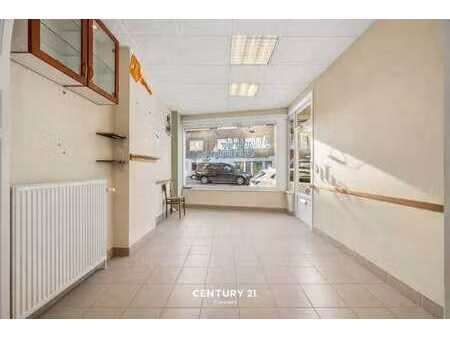 rez-de-chaussée commercial avec espace de stockage en sous-s