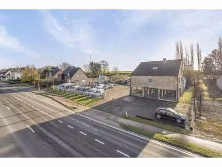 handelsgebouw met grond