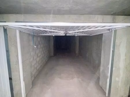 garage 22m2 - charpennes
