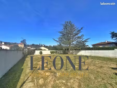terrain 760 m² toussieu