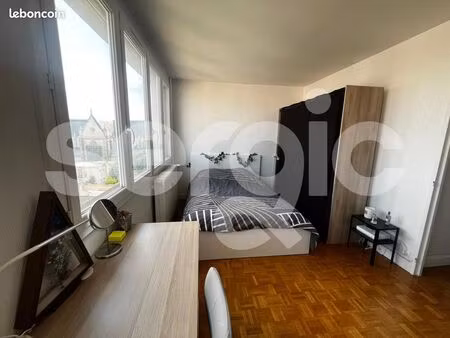 studio 1 pièce 27 m²