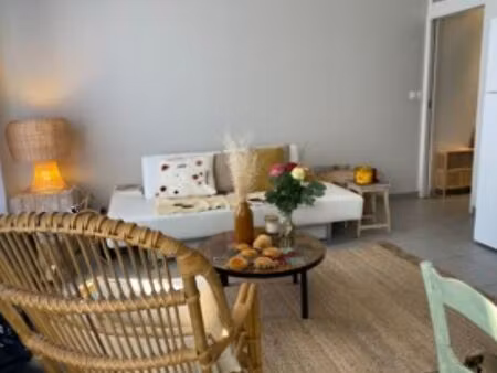 location studio meublé