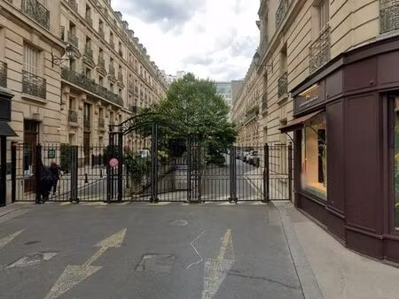 parking privé /box