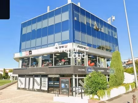 location commerce saint laurent du var 06700 845m²