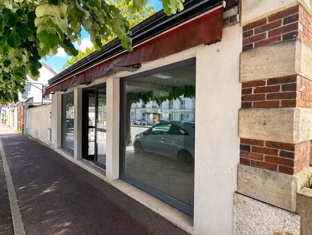 local commercial - fontainebleau
