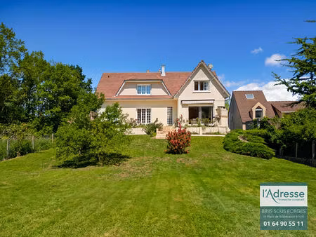 vente maison 9 pièces  230.00m²  briis