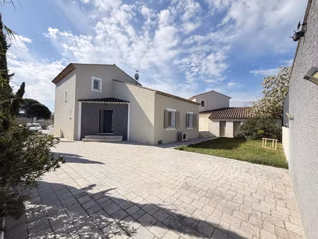 location villa 6 pièces 143 m2 à salon-de-provence