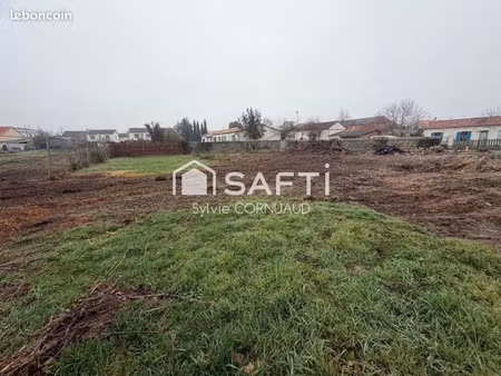 vente terrain 1885 m² saintes (17100)