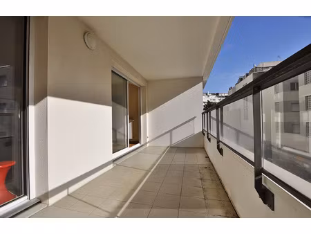 bel appartement sur terrasse dans résidence de standing (200