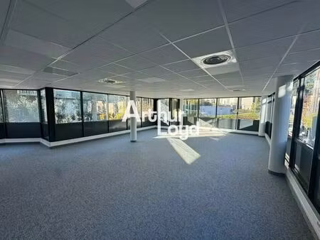location bureaux 14 m² à 988 m²