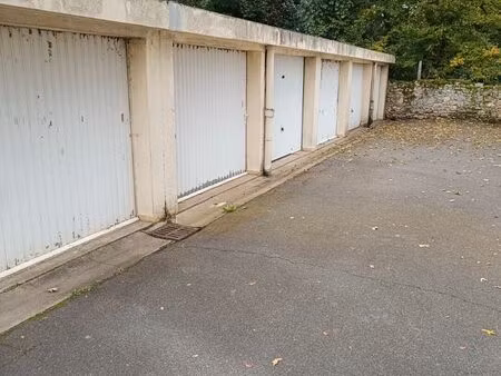 parking/box 10 m² saint cyr sur loire