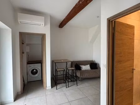 location studio meublé