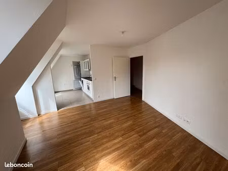 f3 lumineux et bon etat en residence recente