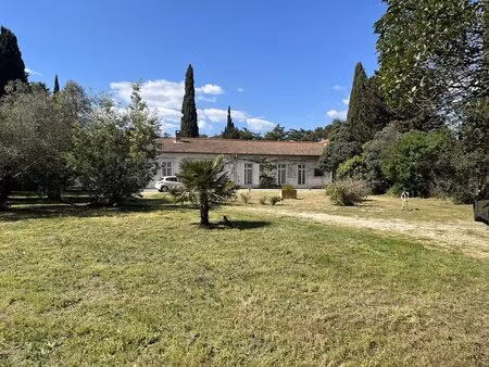 villa de prestige   260 m²   terrain de 1 900 m²  proximité