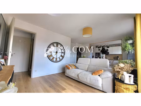 appartement en résidence sécurisée - balcon + 2 places de parking !