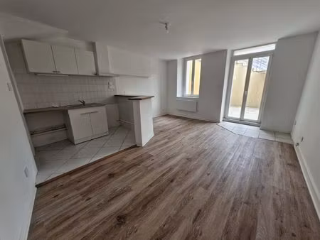 appartement t1 en rez de chaussée avec terrasse