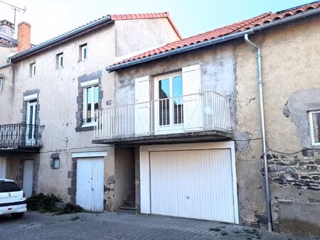 maison entièrement rénovée avec balcons  grand garage et cave