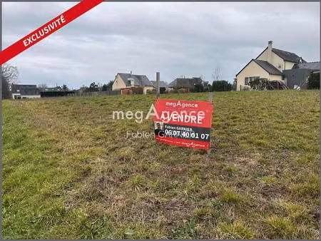 terrain constructible de 720 m² env.