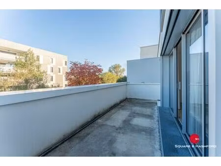 grand deux pièces de 55m2 diisposant d'une terrasse de 12 5m