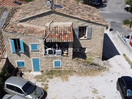 magnifique appartement situé sur lambesc   avec une place de parking privée extérieur