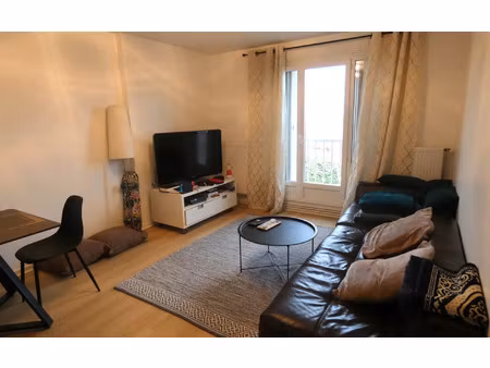 location appartement  m² t-2 à saint-genis-laval  798 €